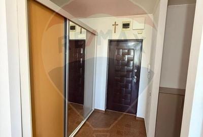 Apartament cu 3 camere semidecomandat, mobilat în UTA - 8