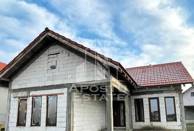 Casă cu 3 camere cu Teren 250 Mp în Curtici - 2