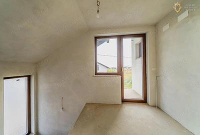 Casă cu 7 camere cu Teren 600 Mp în Sânleani - 1