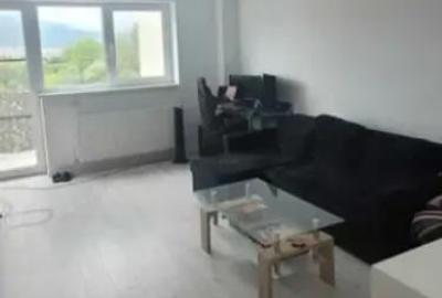 Apartament cu 3 camere decomandat în Tractorul - 1