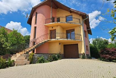 Casă de vânzare, teren 1040 mp - 2