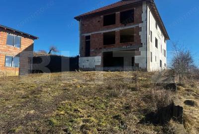 Casă cu Teren 1000 Mp în Central - 2