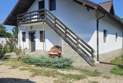 Casă cu 4 camere cu Teren 4435 Mp în Central