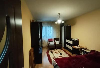 Garsonieră decomandată în Baza 3 - 1