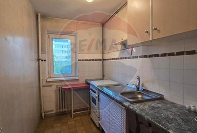 DE VANZARE Apartament cu 4 camere în zona 1 DECEMBRIE 1918 - 10