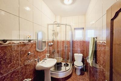 Oportunitate de investitie! Casa de vanzare, cu 8 camere, 382 mp, zona Gruia - 8