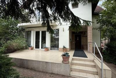 Casă individuală cu 5 camere cu Canalizare în Central - 2