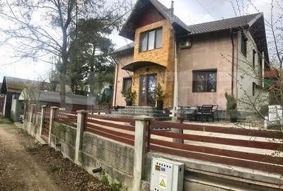 Casă cu 8 camere cu Teren 774 Mp în Central