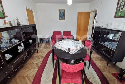 Apartament cu 3 camere semidecomandat, mobilat în Mihai Viteazul