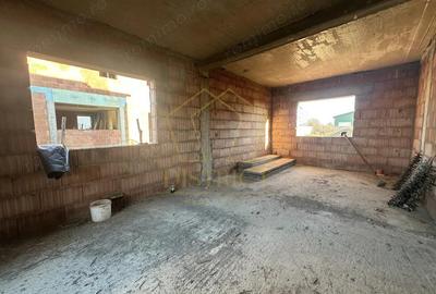 Casă cu 5 camere cu Teren 365 Mp în Central