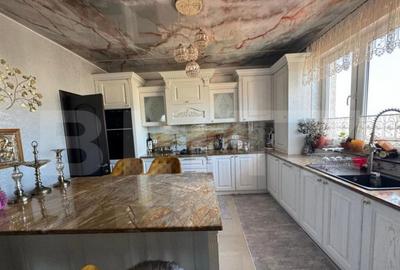 Penthouse ,4 camere , 177 mp , zona centrala ,Radauti - 1