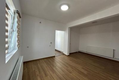 Spațiu comercial, de 50 mp, în Central - 6
