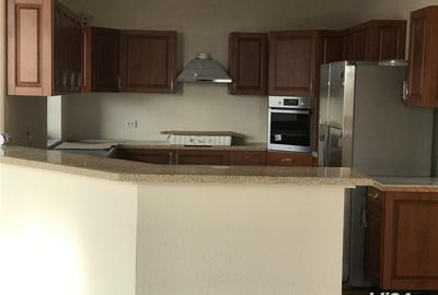 Casă cu 9 camere cu Teren 900 Mp în Cornu - 2