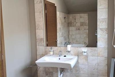 Vila foarte frumoasa langa  PALATUL si LACUL MOGOSOAIA - 32