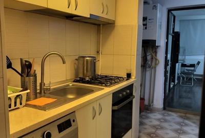 Apartament cu 2 camere decomandat, mobilat în Titan