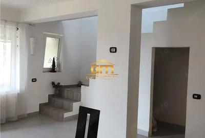 Proprietate deosebita cu doua case ?i teren 5.600 mp, situata in zona lini?tita, Gole?ti - 7