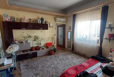 Apartament cu 4 camere semidecomandat în Brazi - 1