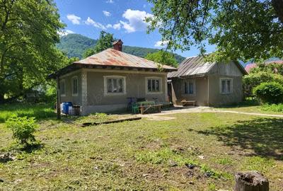 Casă cu 3 camere în Tarcău - 2