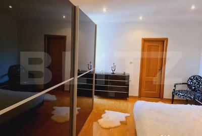 Casă cu 7 camere cu Teren 700 Mp în Central - 2