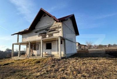 Casa la rosu, cu 3 camere, 120 mp utili, 5000 mp teren, zona - 1