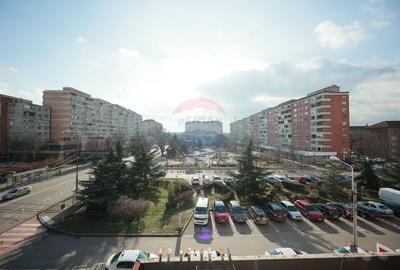 Apartament cu 3 camere semidecomandat în Rogerius