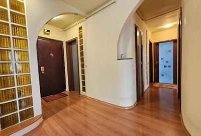 Apartament de inchiriat, 3 camere, structura mare, in bloc cu stalp, str. Grivit - 13