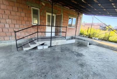 Casă cu 4 camere cu Teren 7000 Mp în Crasna - 8