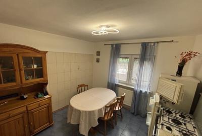 Vitan MALL metrou Mihai Bravu parter/8 doua  paturi matrimoniale,renovat mobilat - 3