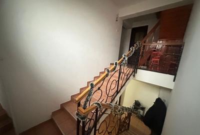 Casă cu 4 camere în Central - 2