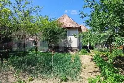 Casă cu 2 camere cu Teren 400 Mp în Turda