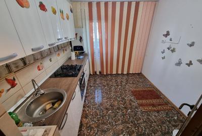 Apartament decomandat 3 camere ,zona CET - 4