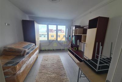 Garsoniera renovata, mobilata si utilata intrare Racadau