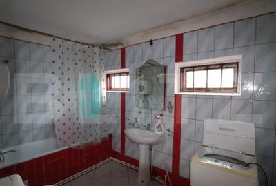 Casă cu 3 camere cu Teren 1783 Mp în Central - 1