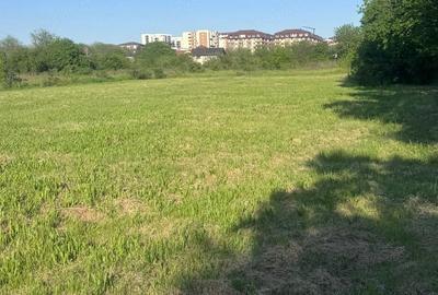 Teren de 2500 mp, în Central
