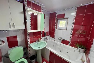 Apartament cu 3 camere, decomadat, 78 mp, zona McDonald's, D - 3