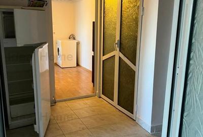 Husi. Centru. 3 camere. Etaj 3 din 4 - 5