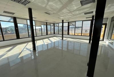 Spațiu comercial, de 419 mp, în Central - 3