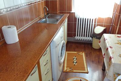 Inchiriez apartament 2 camere in Deva, zona Piata Centrala, decomandat