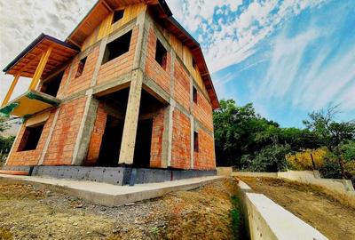 Casa de vanzare cu priveliste frumoasa - 3