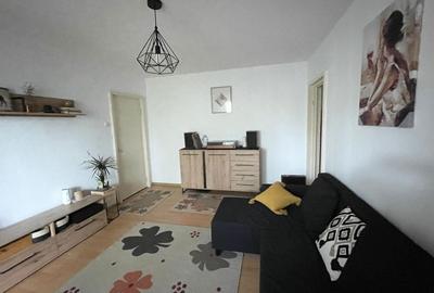 Apartament cu 3 camere decomandat în Tractorul - 13