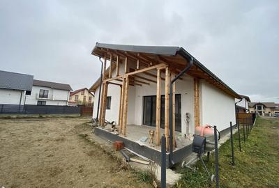 Casă cu 4 camere în Central - 2