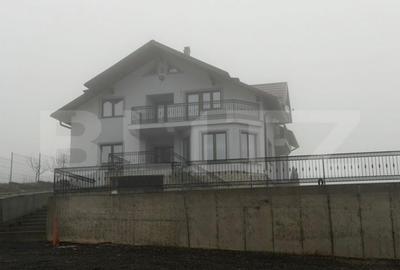 Casă cu 7 camere cu Teren 1800 Mp în Central - 12