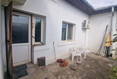 Casa 5 camere + Beci + Garaj 2 masini + Curte fata + Curte spate - Teren pe colt - 5