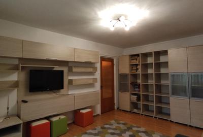 Apartament cu 3 camere semidecomandat, mobilat în Titan - 2