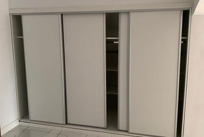 Casă cu 4 camere în Luna