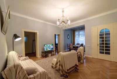 Apartament cu 4 camere, suprafata de 135 mp, garaj si beci in inima orasului - 1