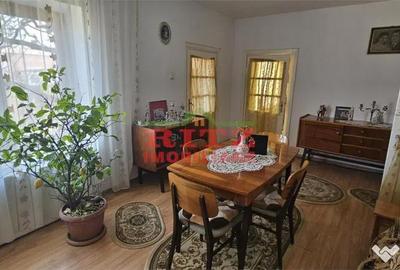 Casă cu 7 camere cu Teren 1756 Mp în Caracal - 4