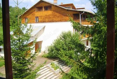 Ocazie deosebita - 2 Vile de vanzare la pret de una - Statiunea Breaza - 1