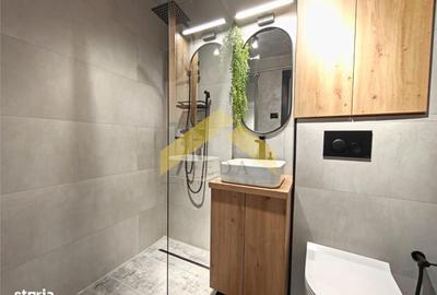 Apartament cu 3 camere semidecomandat în Romanilor