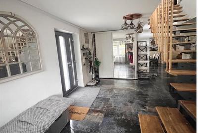 Casă cu 8 camere cu Teren 517 Mp în Dârste
